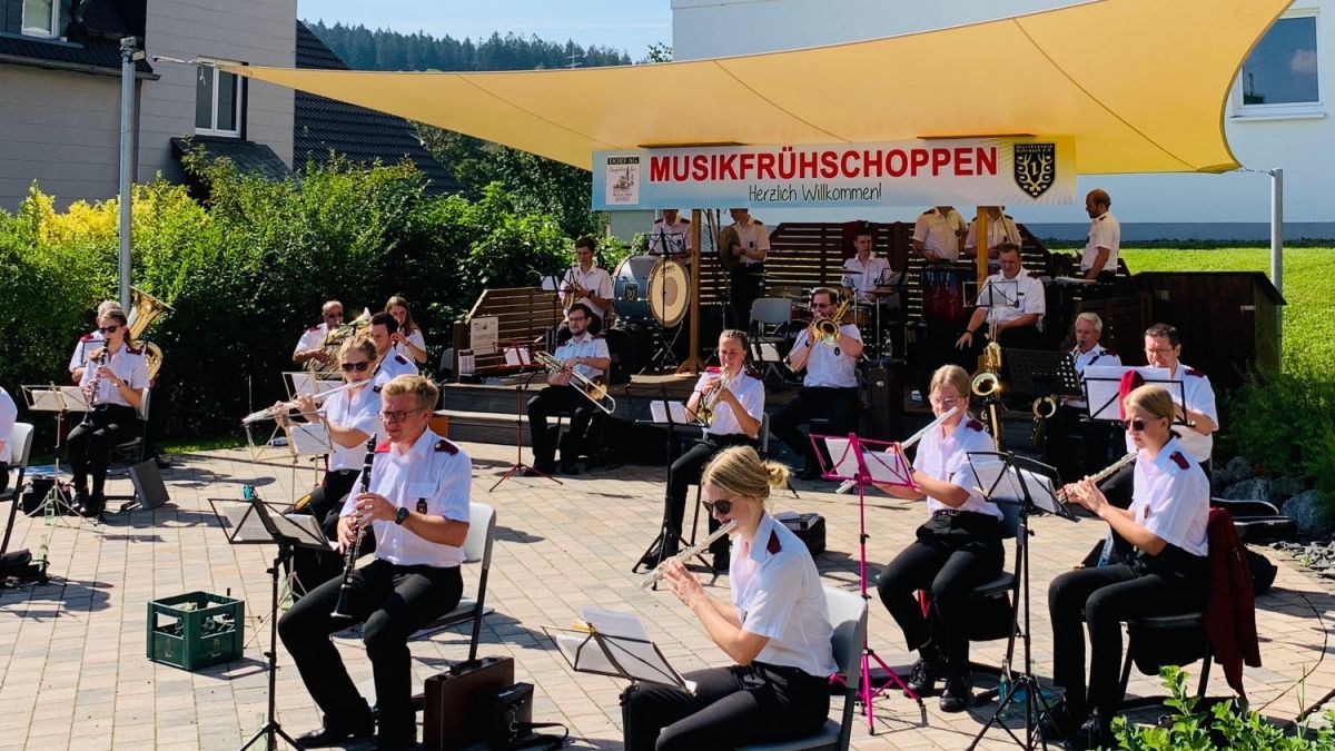 Der Musikverein Rahrbach spielte drei Stunden lang verschiedene Stücke. von privat