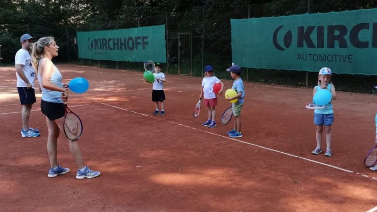 Auch die Kleinsten haben Spaß am Tennisspielen. von privat