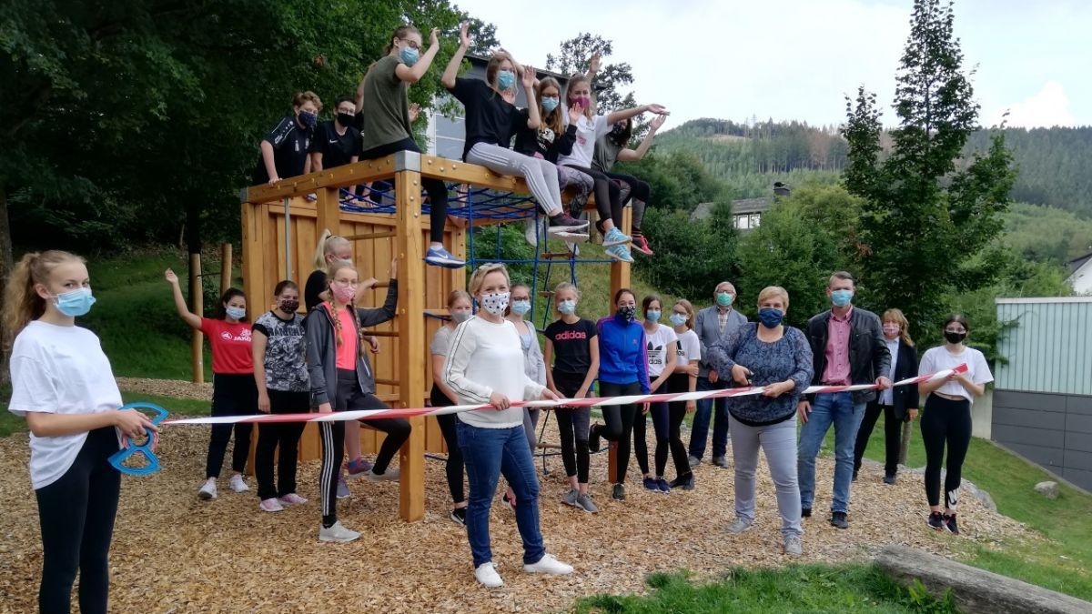 Die neuen Spielgeräte am GymSL wurden jetzt feierlich eingeweiht. von privat