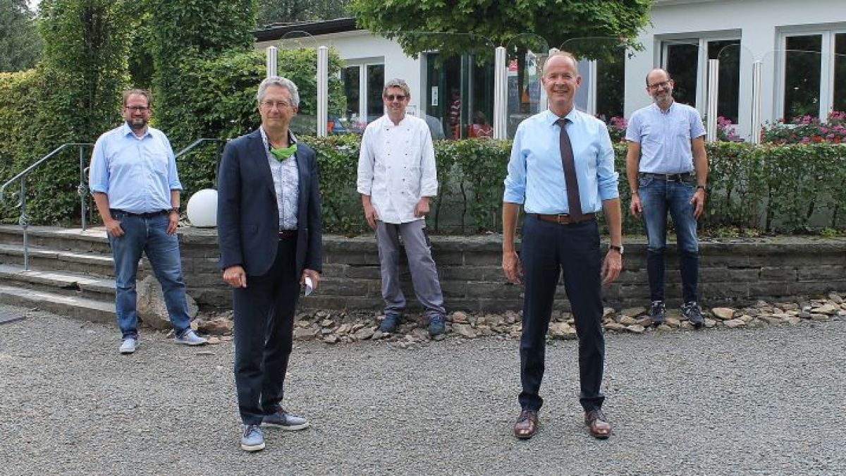 Lars Martin, Thomas Weber, Bernhard Schwermer, Theo Melcher und Thomas Bilsing (von links). von © Sauerland-Tourismus e.V. / Anna Galon