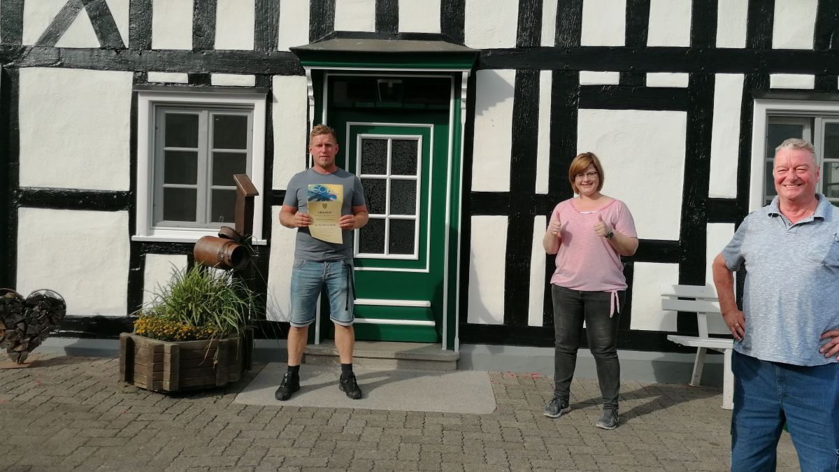 Tobias Bieke, Nora Eckert und Wolfgang Kurschildgen (v.l.). von Gemeinde Finnentrop