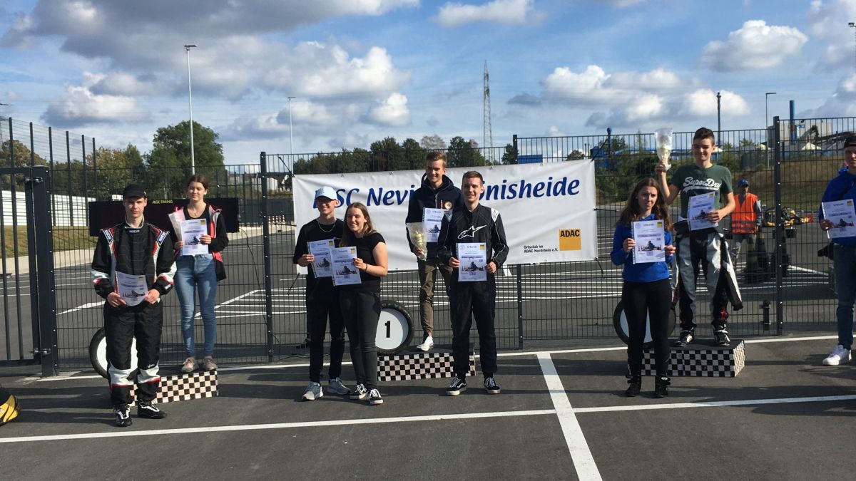 Siegerehrung Klasse 5 Kartslalom beim MSC Neviges-Tönisheide (Velbert) mit Sieger Theo Stahlhacke (hinten Mitte). von Jugendgruppe OAC