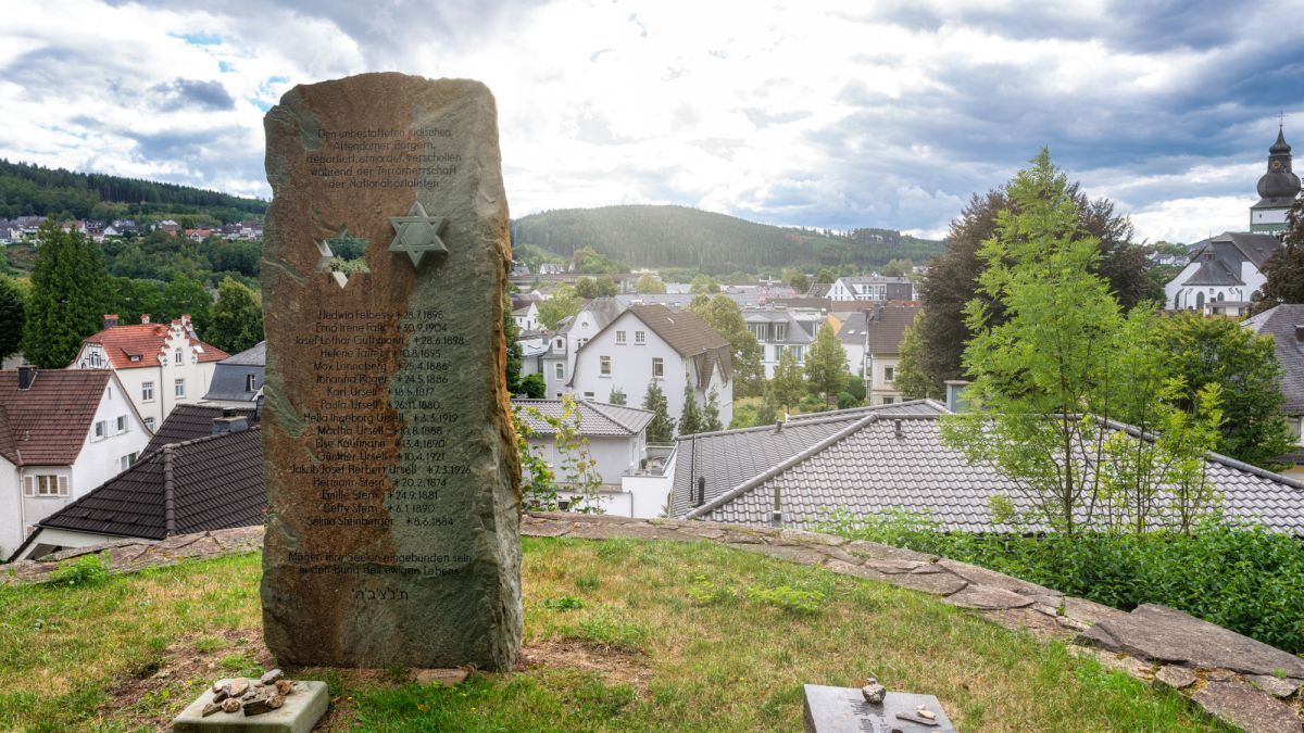 Die Initiative „Jüdisch in Attendorn“ beteiligt sich mit einem virtuellen 360-Grad-Rundgang über den Jüdischen Friedhof in Attendorn am „Tag des offenen Denkmals“, der am Sonntag, 13. September, erstmals digital stattfinden wird. von David Hövelmann