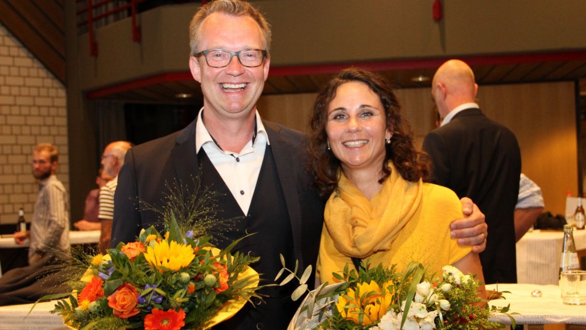 Freuen sich über die gewonnene Wahl und auf den Urlaub: Tobias Puspas und seine Frau Birgit. von Kerstin Sauer