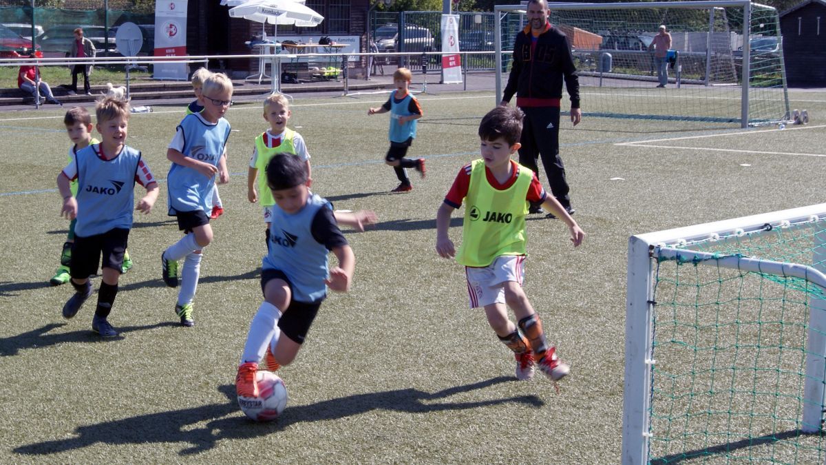 Die Freude am Fußballspielen beginnt im Kindesalter. von privat