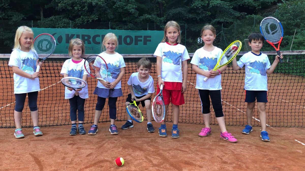 Einige Kinder der neugegründeten Nachwuchsgruppe des Tennisclubs BW Attendorn. von privat