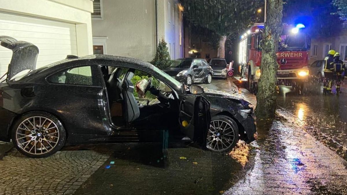 Der Fahrer dieses BMW war bei dem Unfall in Olpe ums Leben gekommen. von Feuerwehr Olpe