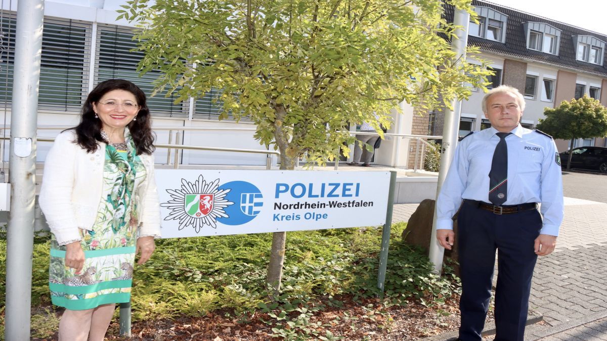 Bundestagsabgeordnete Dr. Nezahat Baradari wurde von Polizei-Abteilungsleiter Jürgen Griesing begrüßt. von privat