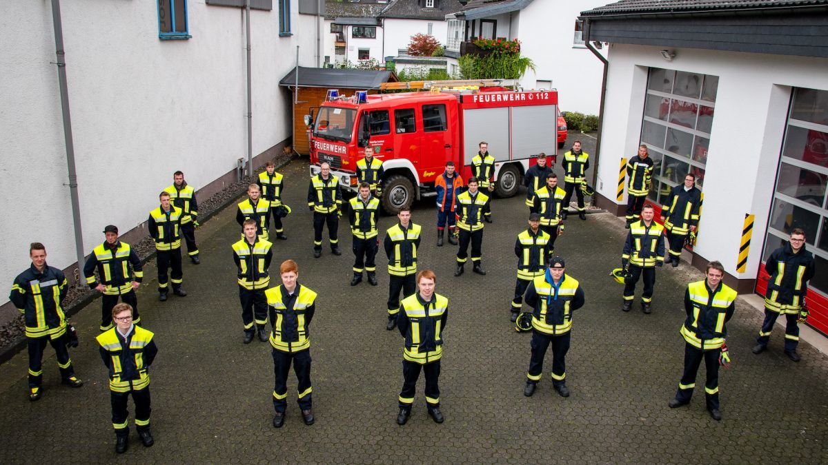 27 Einsatzkräfte der Feuerwehr Finnentrop schlossen das Modul 1 des Truppmannlehrgangs erfolgreich ab. von privat
