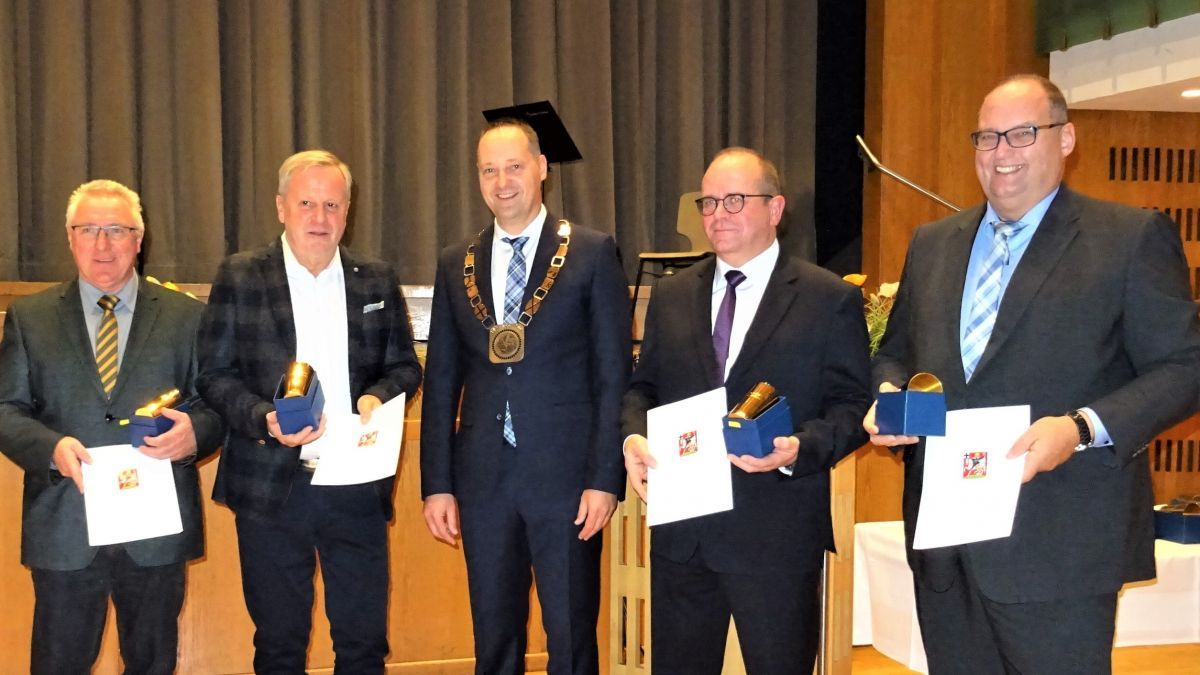 von links: Udo Baubkus, Georg Nieder, Bürgermeister Peter Weber, Markus Bröcher und Stefan Weber. von Sigrid Mynar