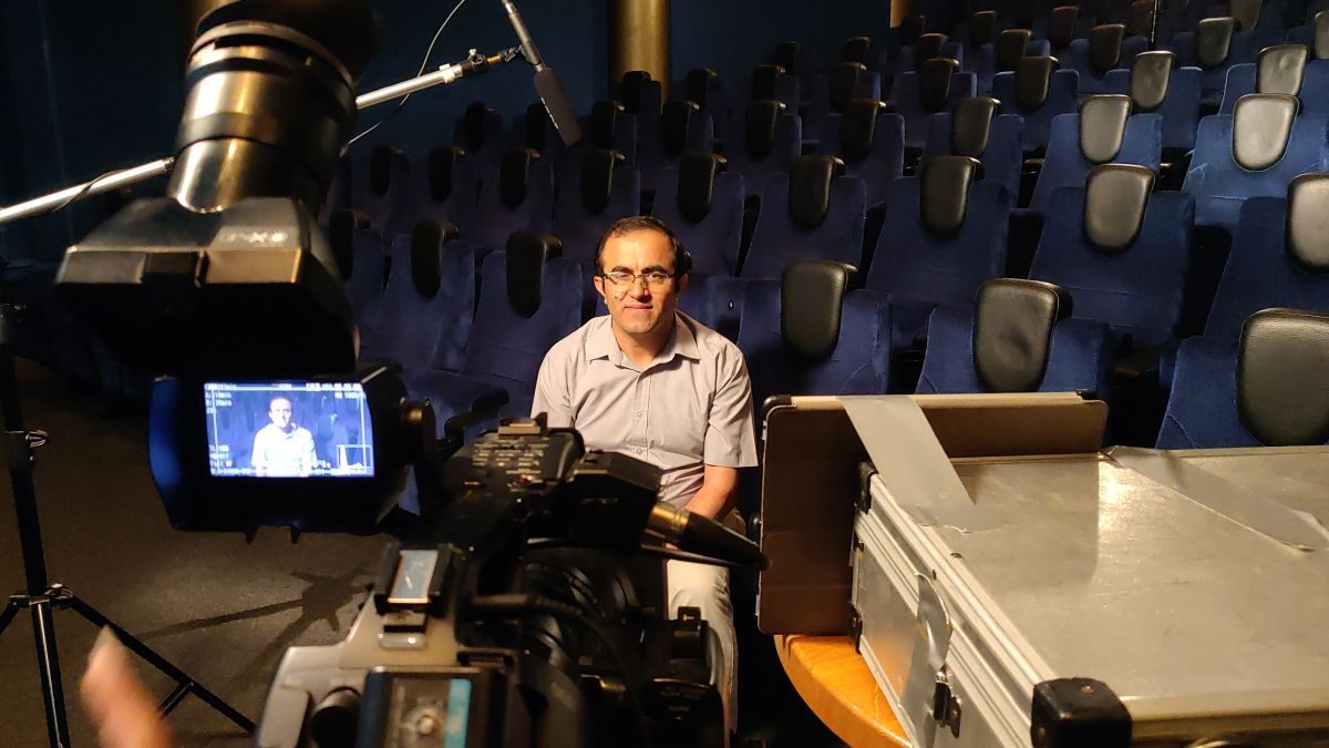 Mit der FACT-Werbeagentur drehte Hassan Fazili im Lichtspielhaus Lennestadt ein Interview. von privat