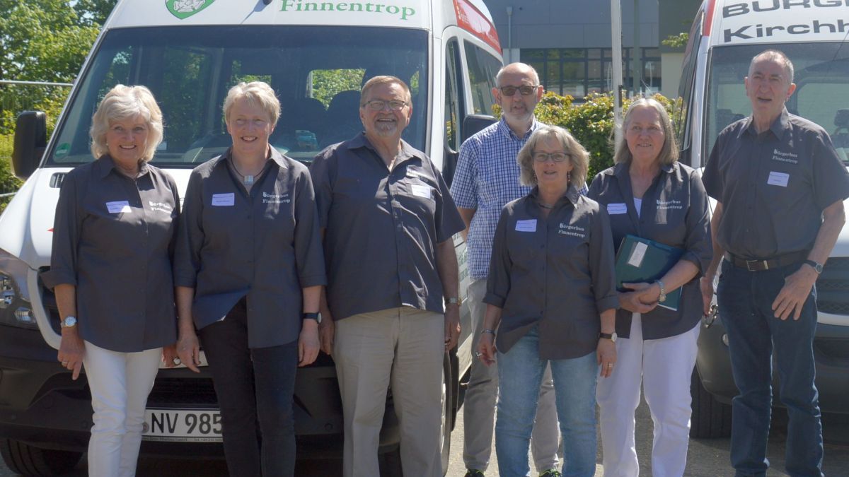 Der Vorstand des Bürgerbusvereins im Jahr 2018, bei der Feier zum zehnjährigen Bestehen. von Archiv- Nicole Voss