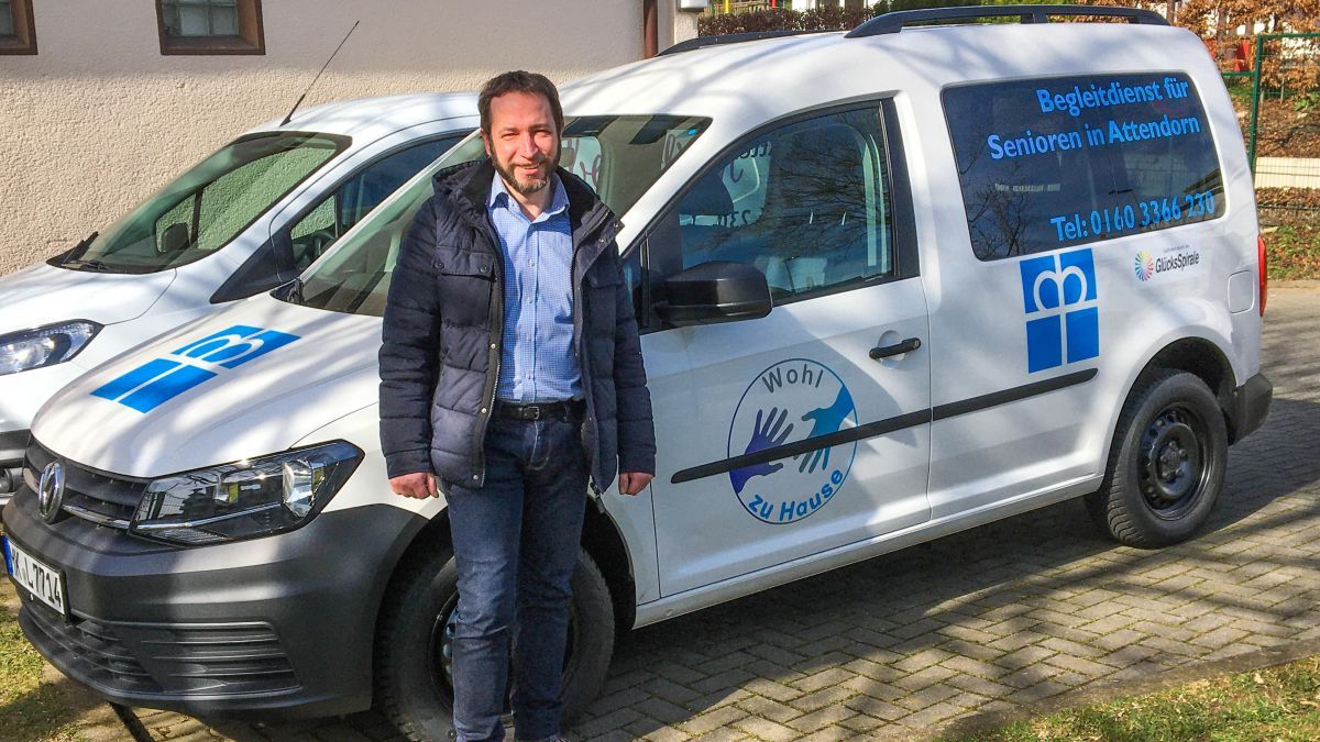 Bernd Herweg steht mit dem Team von ehrenamtlichen Helfern und dem „Wohl zu Hause“-Wagen des Diakonischen Werkes gerade in Zeiten von Corona für spontane Hilfsfahrten zur Verfügung. von privat