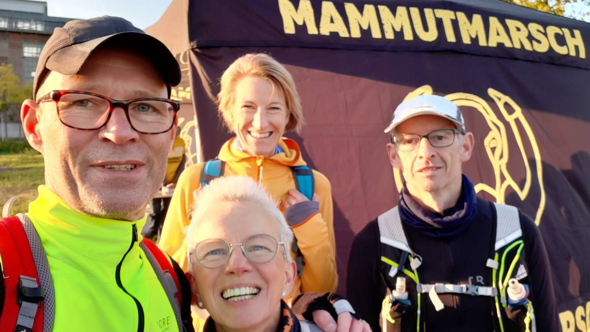 Rolf und Ulla Kaufmann, Alwine Samp und Frank Israel nahmen als Quartett des TV Attendorn am Mammutmarsch in Dortmund teil. von privat