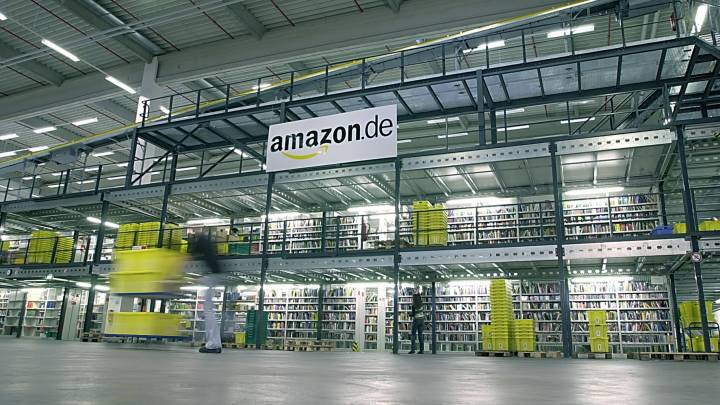 Fotos aus Logistik- und Verteilzentren von Amazon.