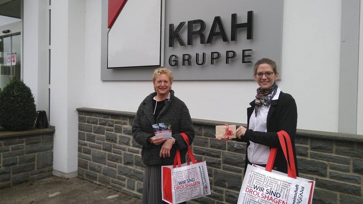 Gutscheine der Aktionsgemeinschaft Drolshagen erfreuen die Mitarbeiter und den Einzelhandel.  von privat