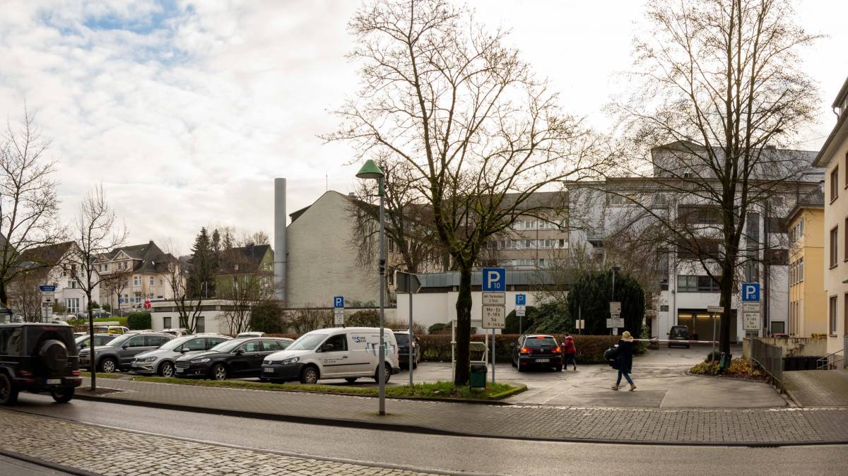 Hier an der Martinstraße soll ein Neubau des Olper Krankenhauses entstehen. Hier ist künftig auch der Eingangsbereich der Einrichtung. von Nils Dinkel