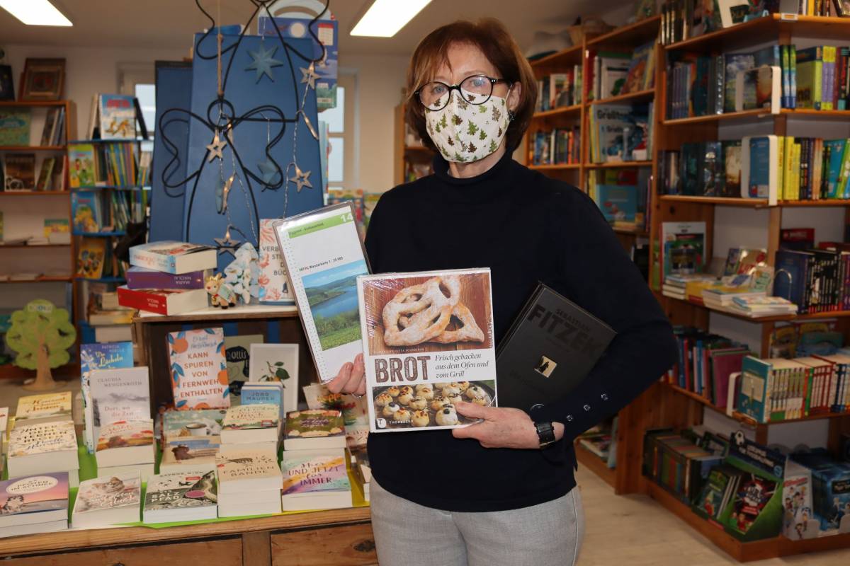 Wanderliteratur, Kochbücher und Krimis hat Elisabeth Nierhoff in Drolshagen als Trends ausgemacht. von Rüdiger Kahlke
