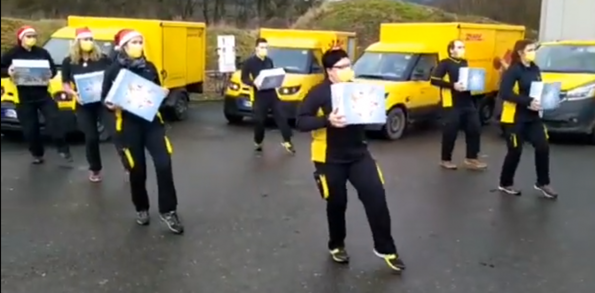 Szene aus dem Jerusalema Dance der Post-Mitarbeiter in Finnentrop und Lennestadt. von privat