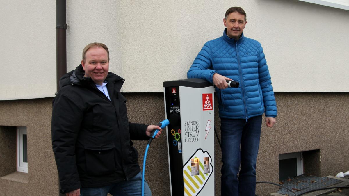Ziehen in Sachen Elektromobilität gemeinsam an einem Strang: André Arenz (l.) und Armin Fahrenkrog. von privat