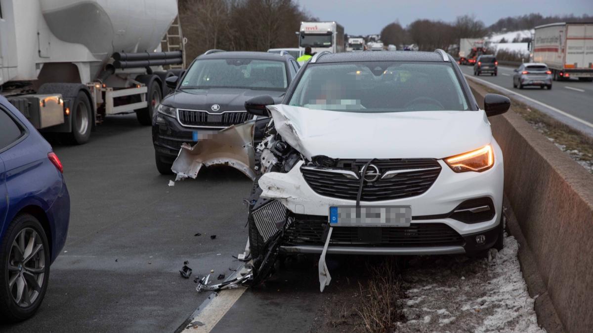 Der Opel des Unfallverursachers wurde erheblich beschädigt. von Kai Osthoff