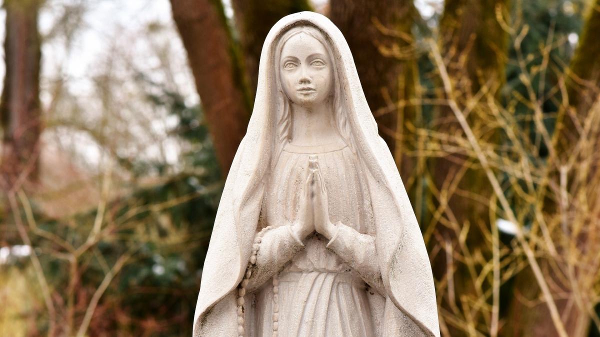 Die entwendete Heiligenstatue ist rund 100 Euro wert. von Symbolfoto Pixabay