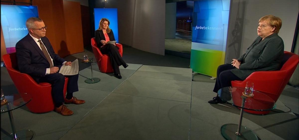 Bundeskanzlerin Merkel im ARD-Interview mit Tina Hassel und Rainald Becker. von ARD