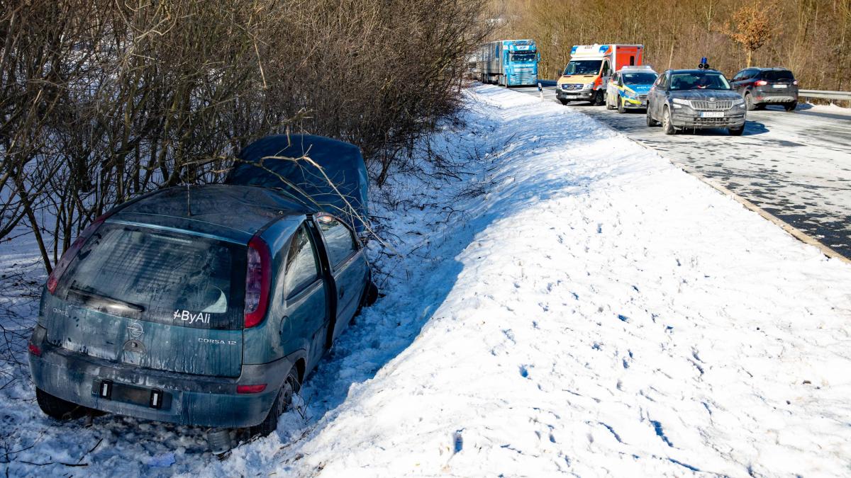 Der am Unfall beteiligte Opel Corsa landete im Straßengraben. von Kais Osthoff