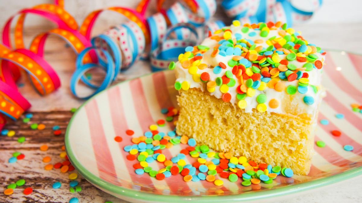 Melli Heuels Konfetti-Kuchen: Bunt und lecker, da hat schlechte Laune keine Chance! von Melli Heuel