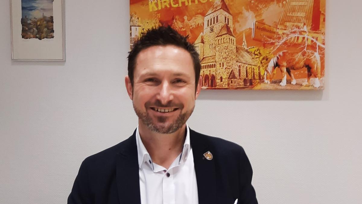 Bürgermeister Björn Jarosz bietet Sprechstunden an. von privat