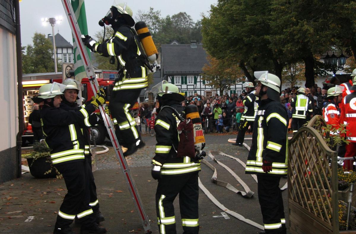 Archivfoto: Die Feuerwehr bei einem Übungsszenario. von Nicole Voss 