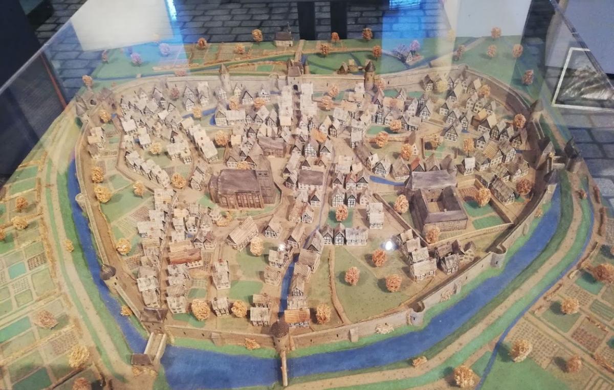 Die Hansestadt Attendorn wird im Jahr 2022 ihr 800-jähriges Jubiläum begehen. Hier ein Modell , wie die Stadt vor Jahrhunderten ausgesehen hat. von Südsauerlandmuseum Attendorn