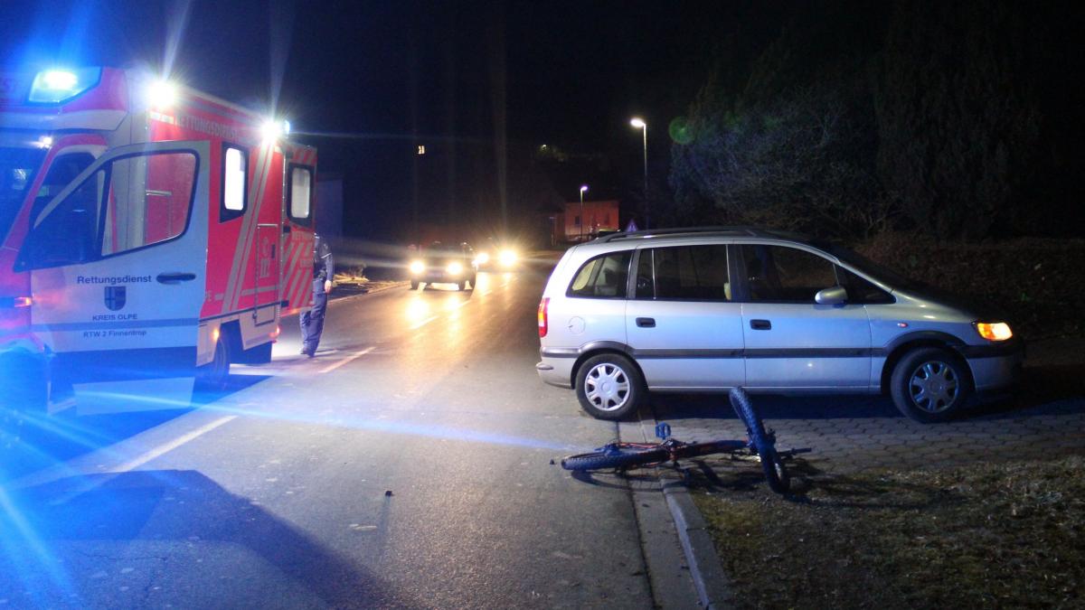 Der Pedelec-Fahrer verletzte sich beim Unfall auf der K 7 schwer. von Kreispolizeibehörde Olpe