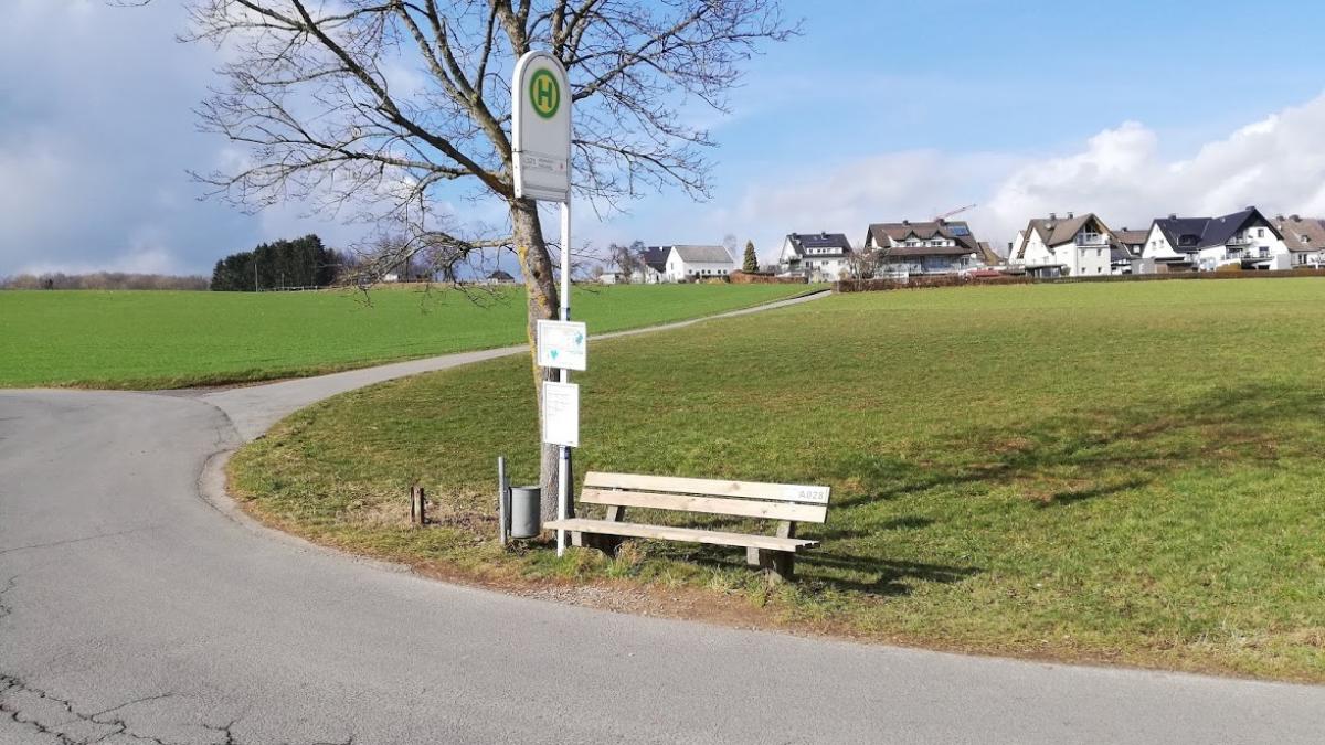 Die Bushaltestelle Ennest Holzweg gehört zu den Haltestellen, die nicht barrierefrei ausgebaut werden soll. von Adam Fox