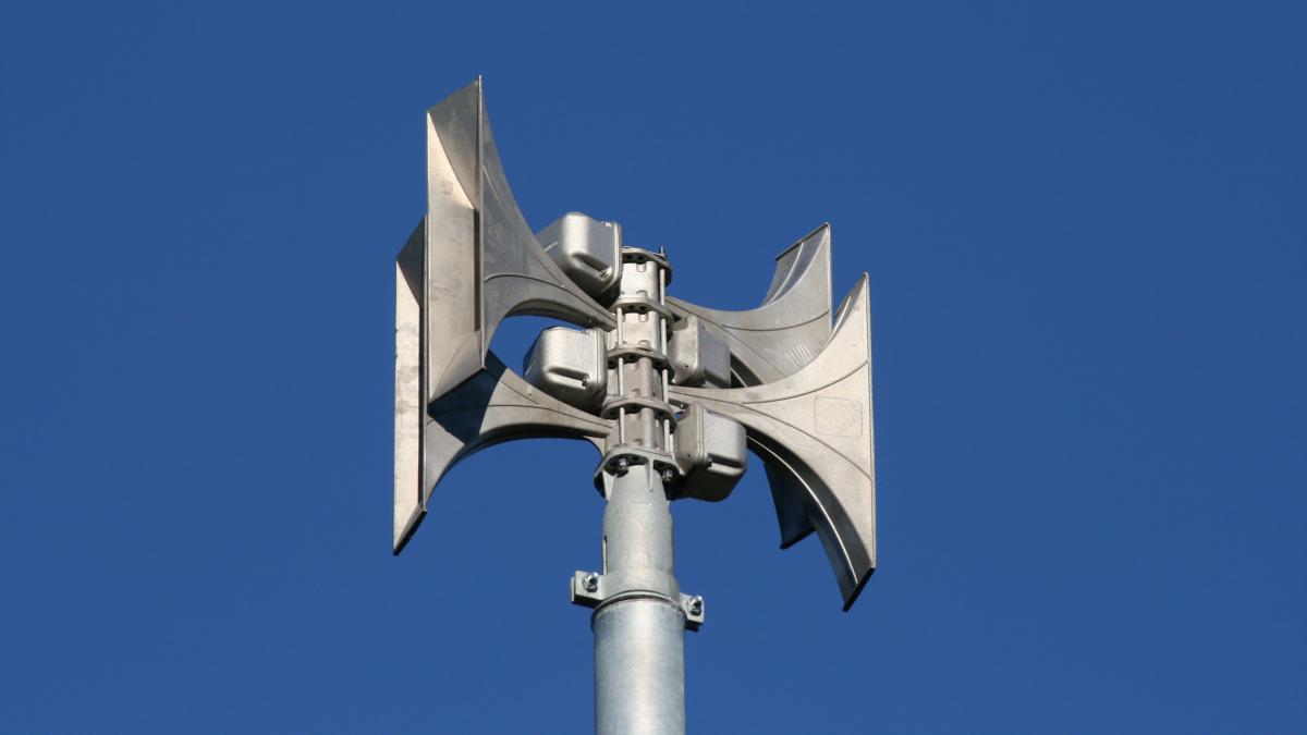 So wie die Attendorner Sirene (Foto) werden 90 Sirenen im Kreisgebiet heulen.  von privat