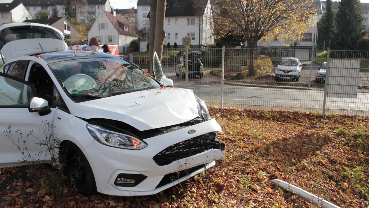 Beim Unfall auf der Straße „Im Dohm“ in Olpe waren am 4. November 2020 drei Fahrzeuge beteiligt.
 von Wolfgang Schneider