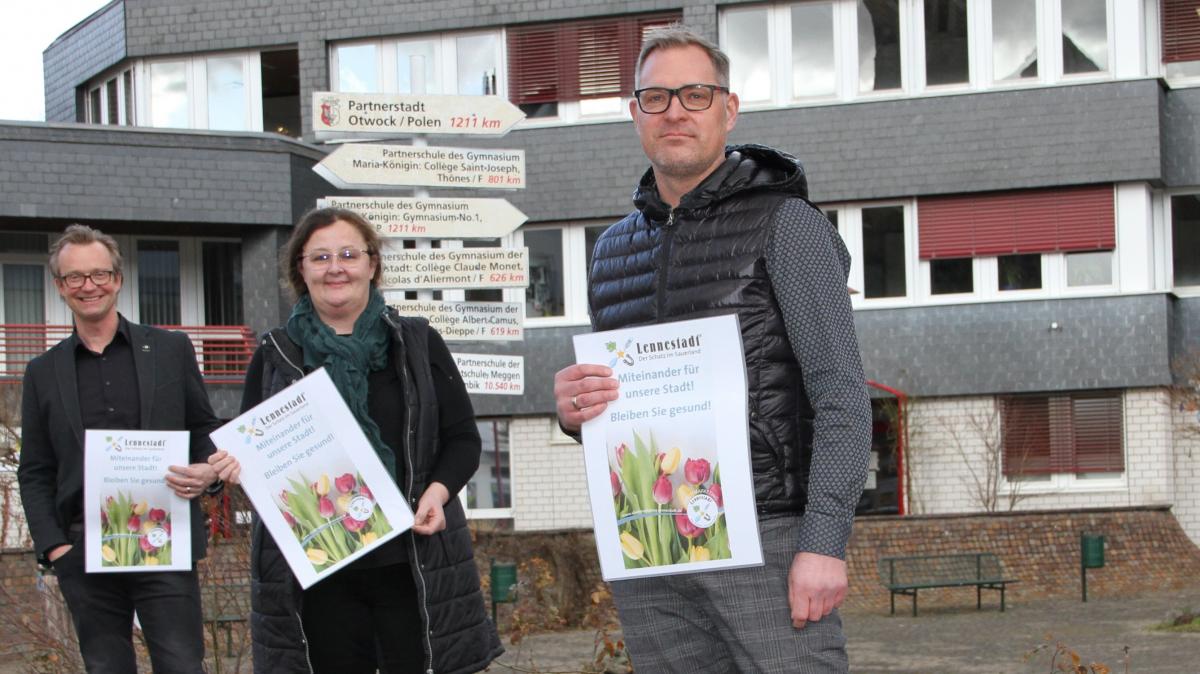 Mit Ideenreichtum und tollen Aktionen in die Zukunft, die örtlichen Händler immer im Blick: (v.r.) Steffen Baumhoff (Vorsitzender Stadtmarketing), Simone Tesche-Klenz (Geschäftsführerin) und Bürgermeister Tobias Puspas. von Kerstin Sauer