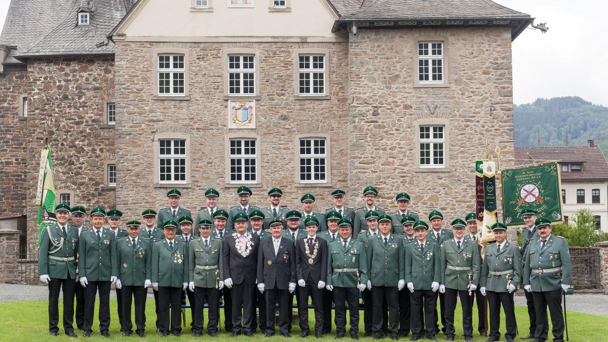 Ein Bild aus guten Tagen: Vorstand und Offiziere der St.-Anna-Schützenbruderschaft Lenhausen standen im Jahr 2018 hinter der Ausrichtung des Kreisschützenfestes.  von Achim Schnell