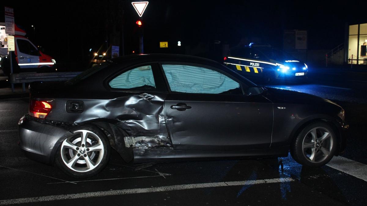 Die Polizei schätzte den Sachschaden an beiden Fahrzeugen fünfstellig ein. von Kreispolizeibehörde Olpe