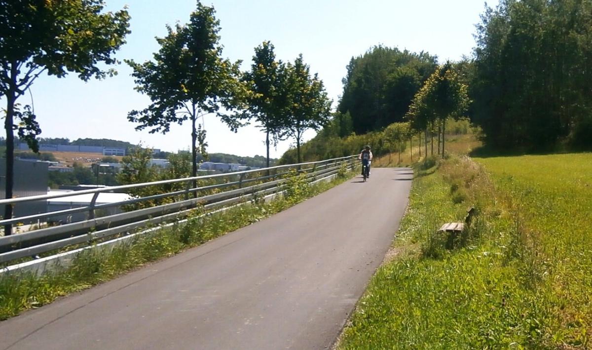 Ausgebauter Rad- und Wanderweg zwischen Rüblinghausen und Saßmicke. von Stadt Olpe