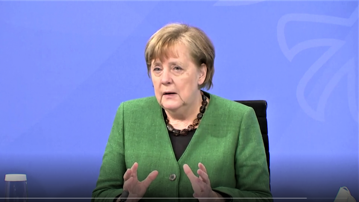 15 Stunden lang wurde beraten und pausiert, dann gab Bundeskanzlerin Angela Merkel die neuen Entscheidungen bekannt. von Screenshot: Kerstin Sauer