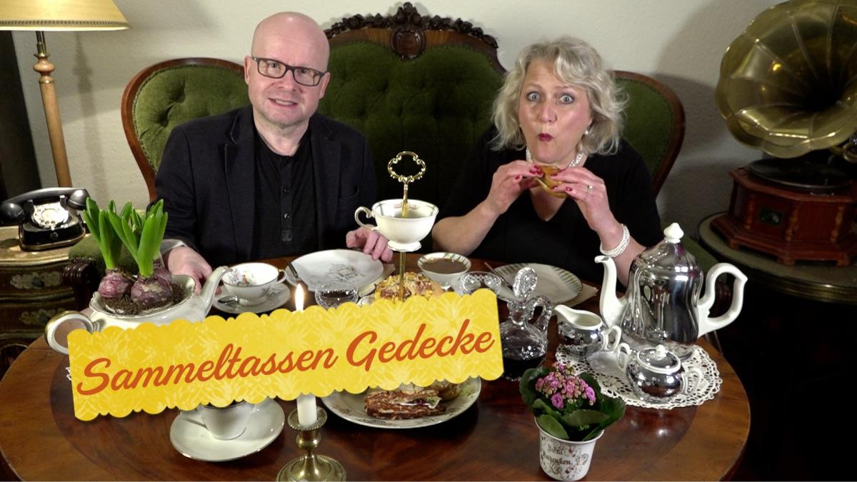 Ulrike Wesely und der Kabarettist Leslie Sternenfeld widmen sich dem Trödel des Schrabben Hofs. von privat
