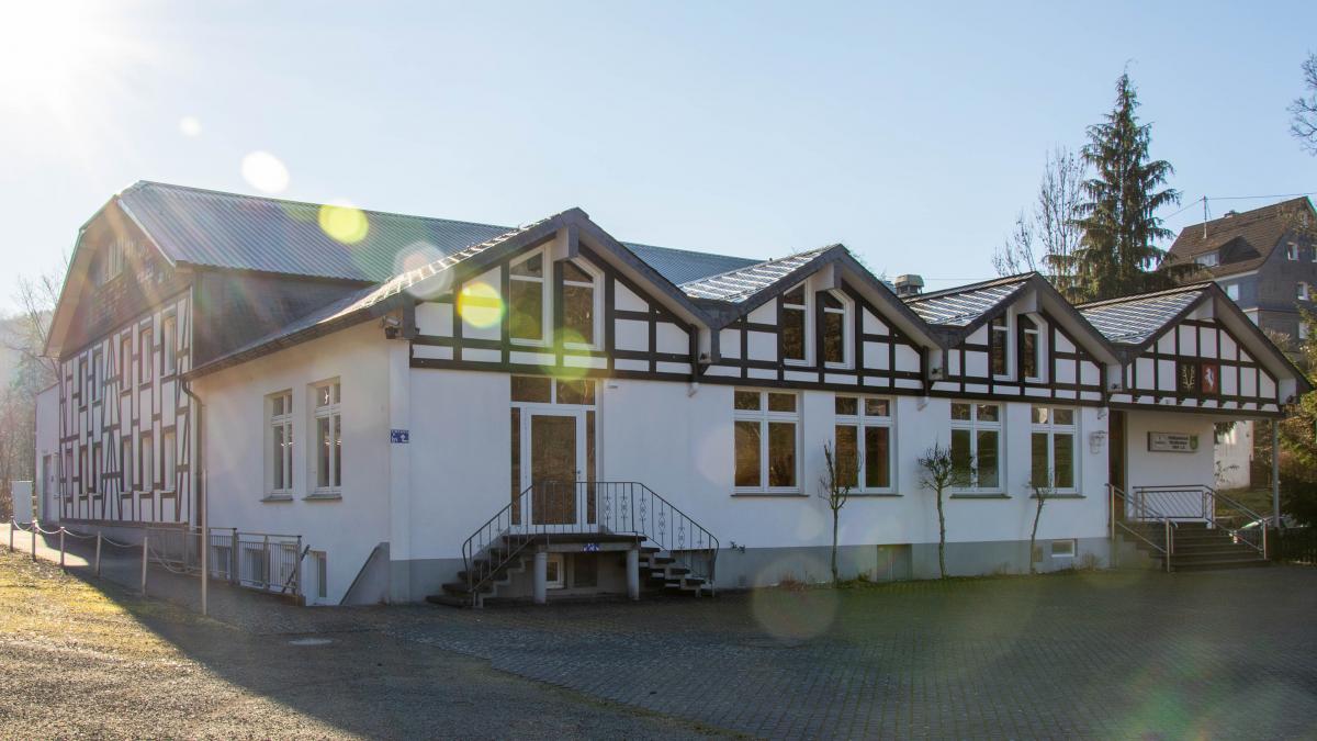 Die Schützenhalle des Schützenvereins Kirchhundem. von Nils Dinkel