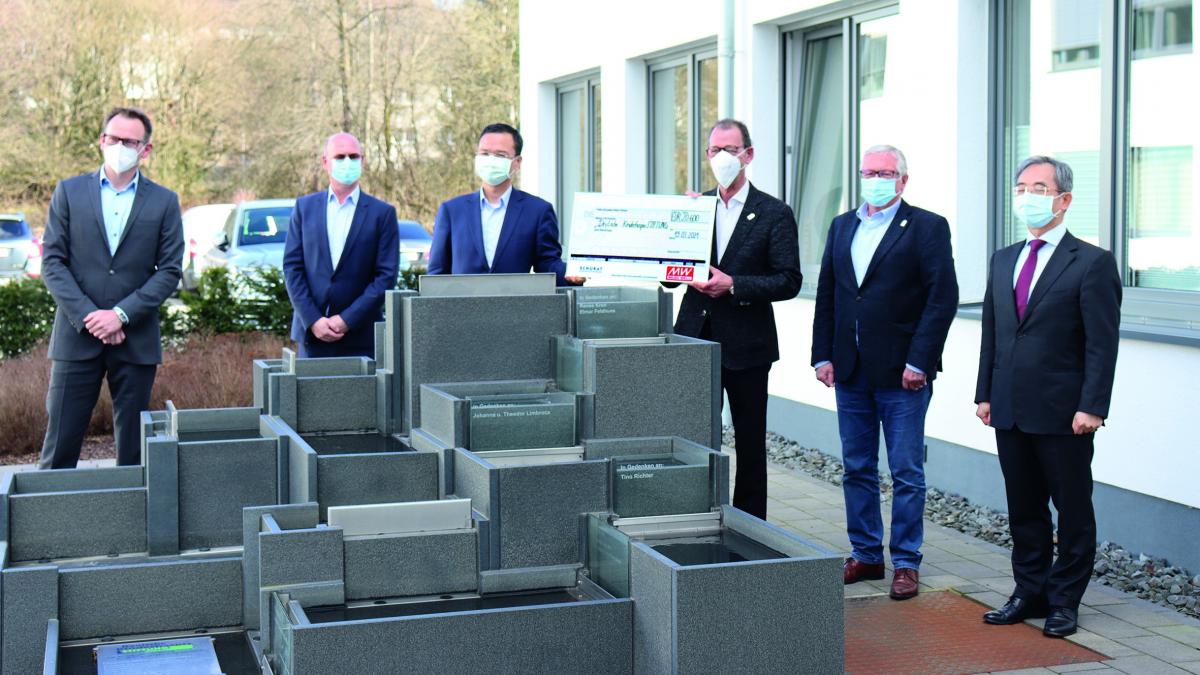 von links: Frank Stocker, Ralf Backwinkel, Coleman Liu, Paul Quiter, Albert Kattwinkel sowie David W.T. Chang bei der Spendenübergabe. von privat