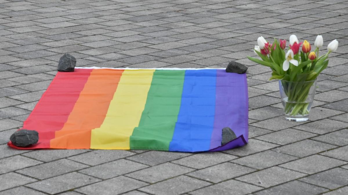 Liebe ist keine Sünde: Mit der Regenbogenflagge soll die Solidarität mit den Homosexuellen deutlich gemacht werden.  von privat