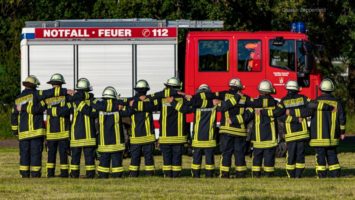 Das Titelfoto der neuen Blickpunkt-Ausgabe weist auf die Nachwuchs-Kampagne der Feuerwehr hin. von Gemeinde Wenden