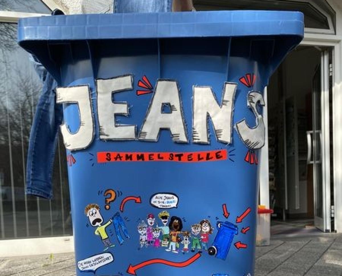 Die Jeans-Sammeltonne des Bürgerbüros. von privat
