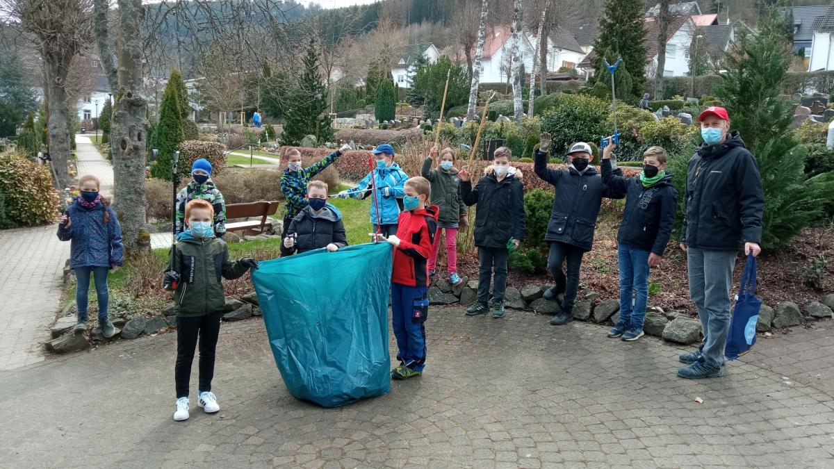 Die HSG Lennestadt hat am Tag der Sauberkeit in Lennestadt teilgenommen. von privat