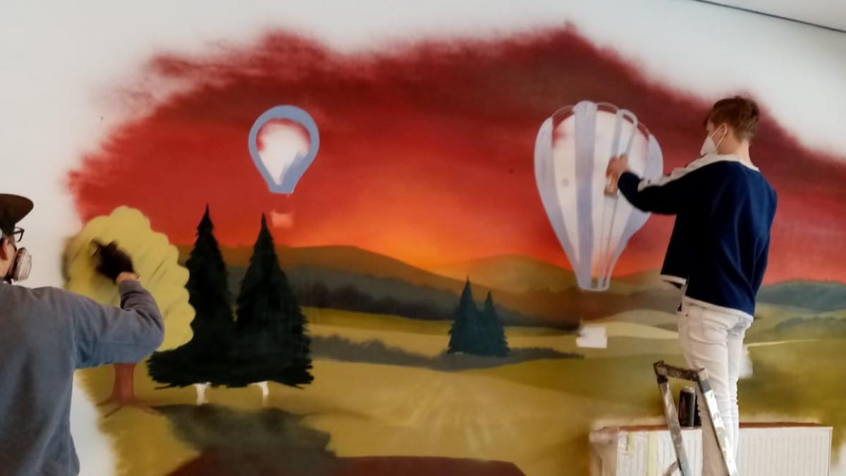 Auf einer Wand im NewKomma ist dieses Graffiti entstanden. Es sieht nicht nur gut aus, sondern setzt auch ein Zeichen. von privat