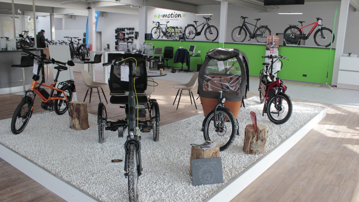 E-Bikes in Hülle und Fülle bietet das neue e-motion-Fachgeschäft in Olpe. von Wolfgang Schneider